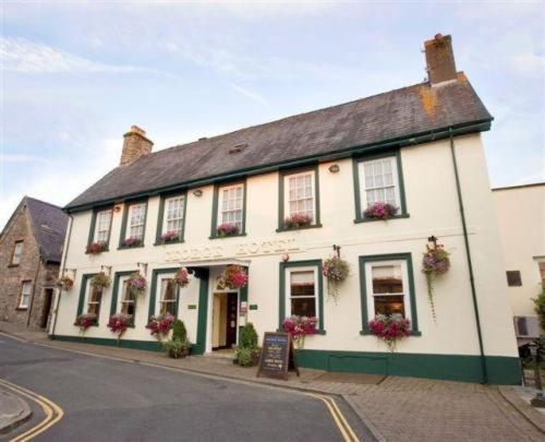 The George Hotel Wetherspoon Brecon Exterior photo